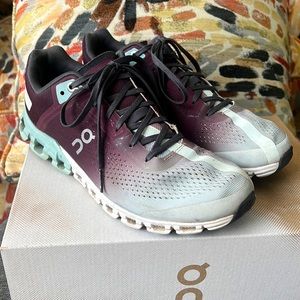 On Cloudflow running shoe Mulberry/Mineral